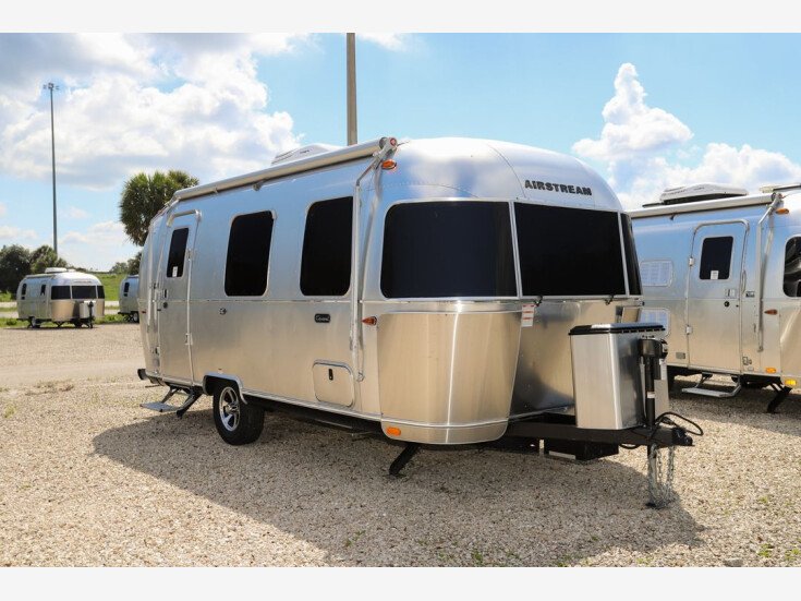 Thumbnail Photo undefined for 2021 Airstream Caravel